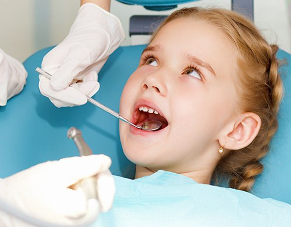 Нужно ли лечить молочные зубы
